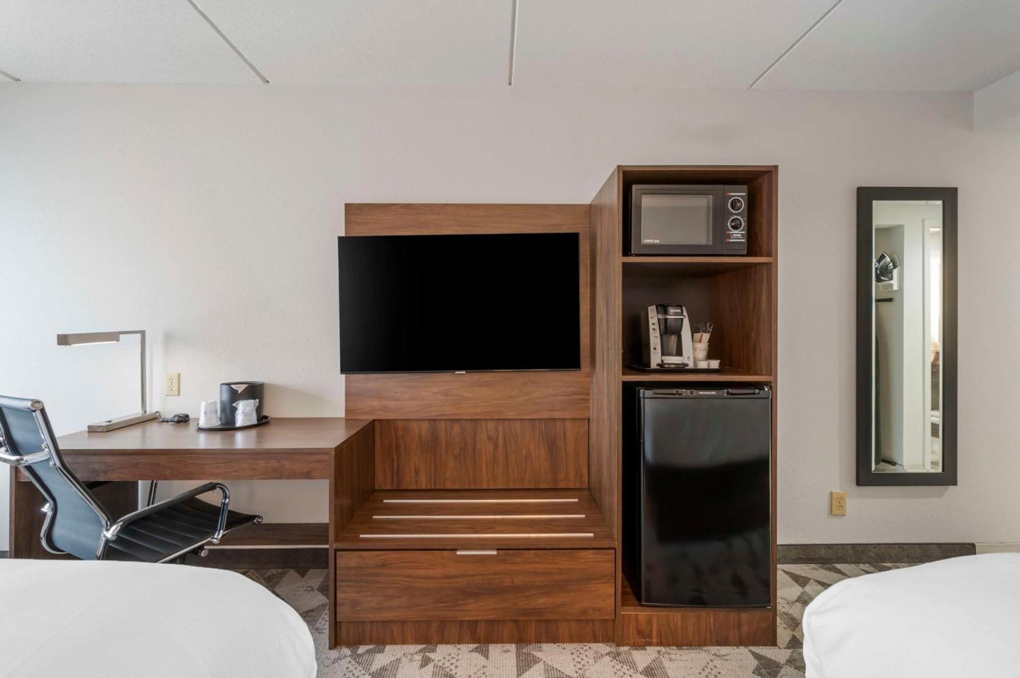 Best Western Plus Harrisonburg Buitenkant foto